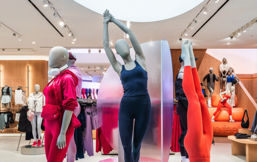 The womenswear brand Lululemon is using 3D-printed and bio plastic spotlights at its Regent Street flagship in London. It has chosen the Raider Bio from UK brand Shoplight